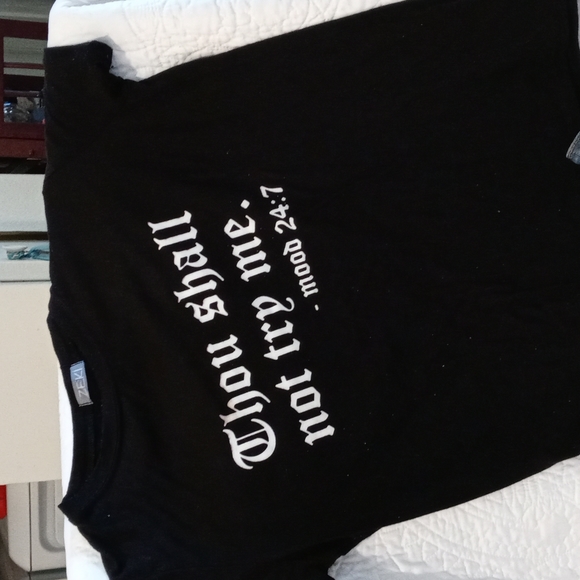 Black Graphic Tee Super Soft M/L - Picture 2 of 3